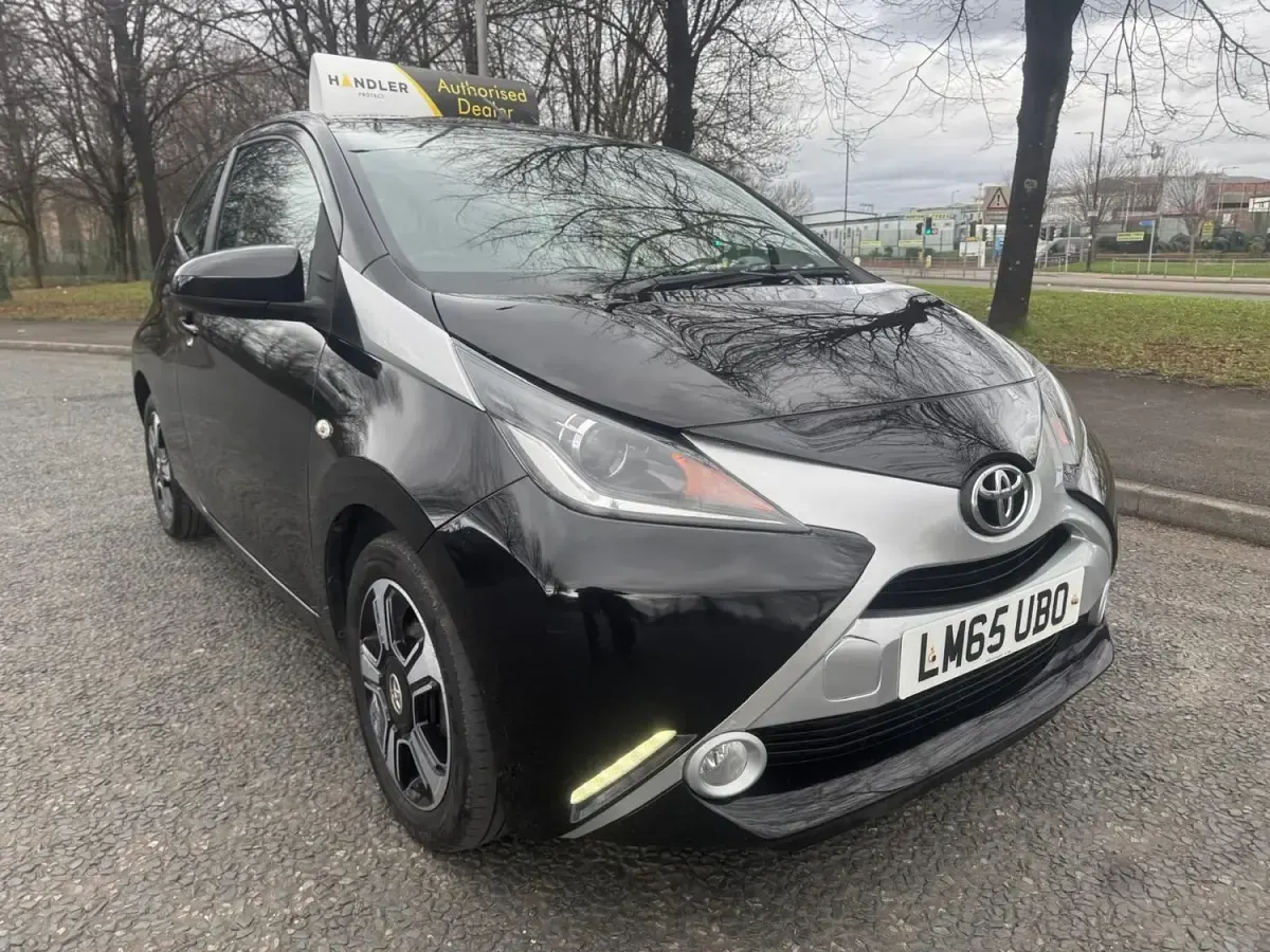 Gebraucht Toyota Aygo X-clusiv 69 PS (50 kW) 2015 Schwarz Kleinwagen