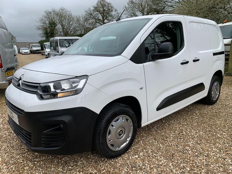 Used Citroën Berlingo 75 HP (55 kW) 2021 White MPV