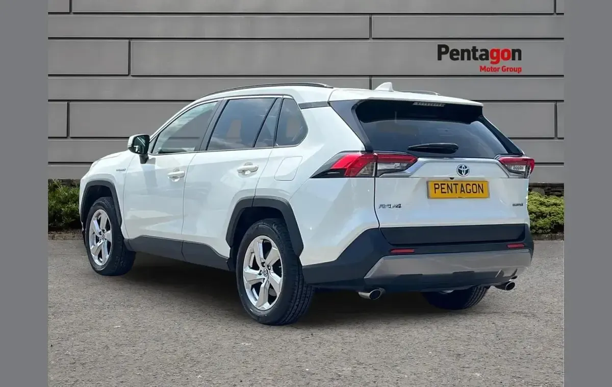Used Toyota RAV4 Hybrid Design 214 HP (157 kW) 2019 White SUV