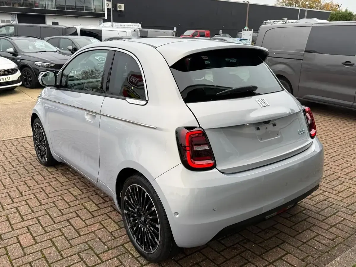 Nuevo Fiat 500e La Prima 85 kW (116 CV) 2026 Azul Utilitario