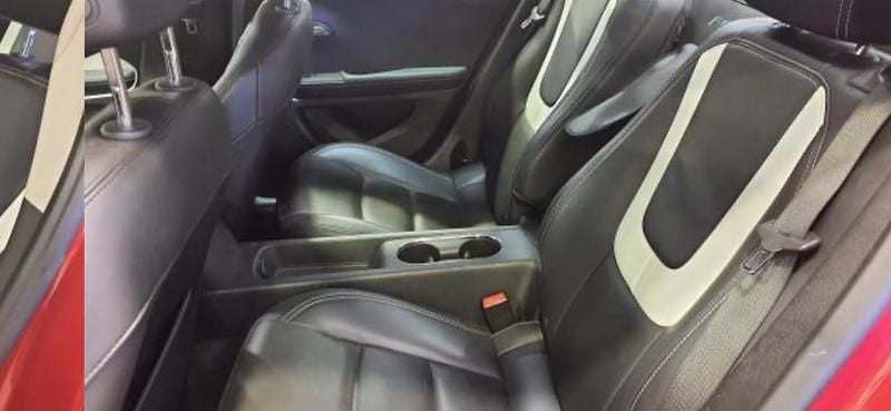 Used Vauxhall Ampera 111 kW (151 HP) 2012 Red Hatchback