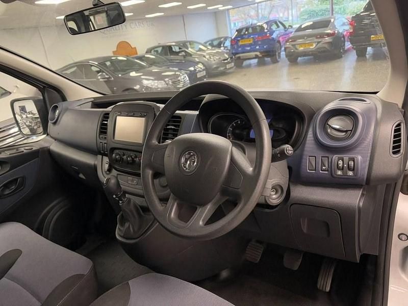 Used Vauxhall Vivaro S 120 HP (88 kW) 2018 Silver MPV