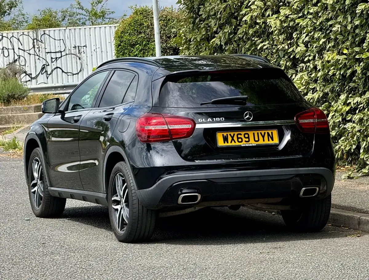 Used Mercedes GLA180 Urban 122 HP (89 kW) 2019 Black SUV