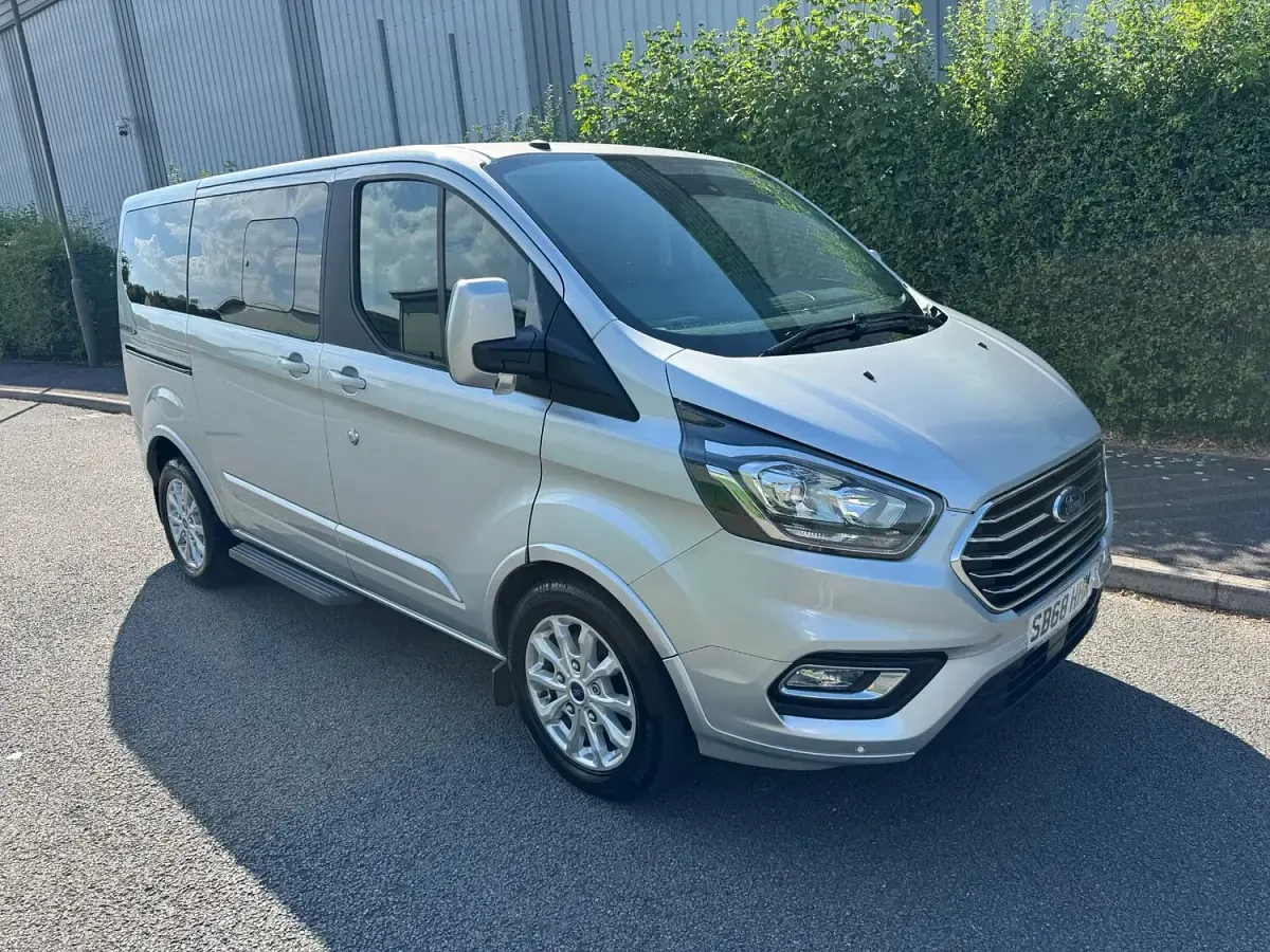 Used Ford Tourneo Custom Titanium 130 HP (95 kW) 2019 Silver Van