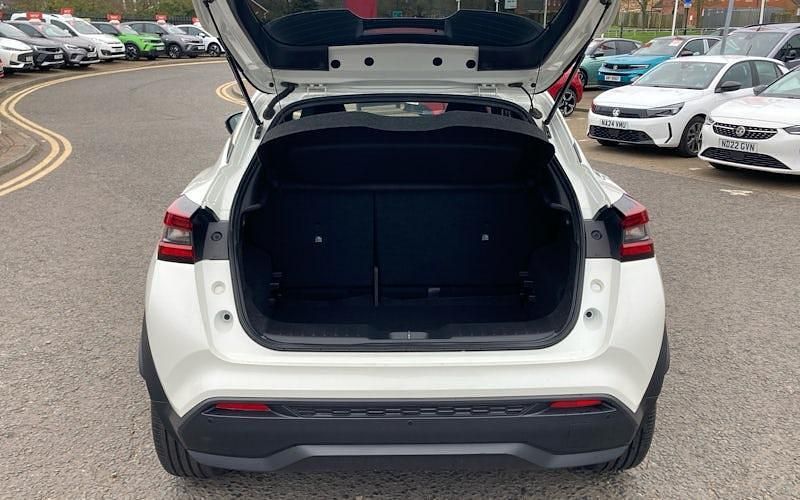 Used Nissan Juke N-Connecta 114 HP (83 kW) 2023 White SUV