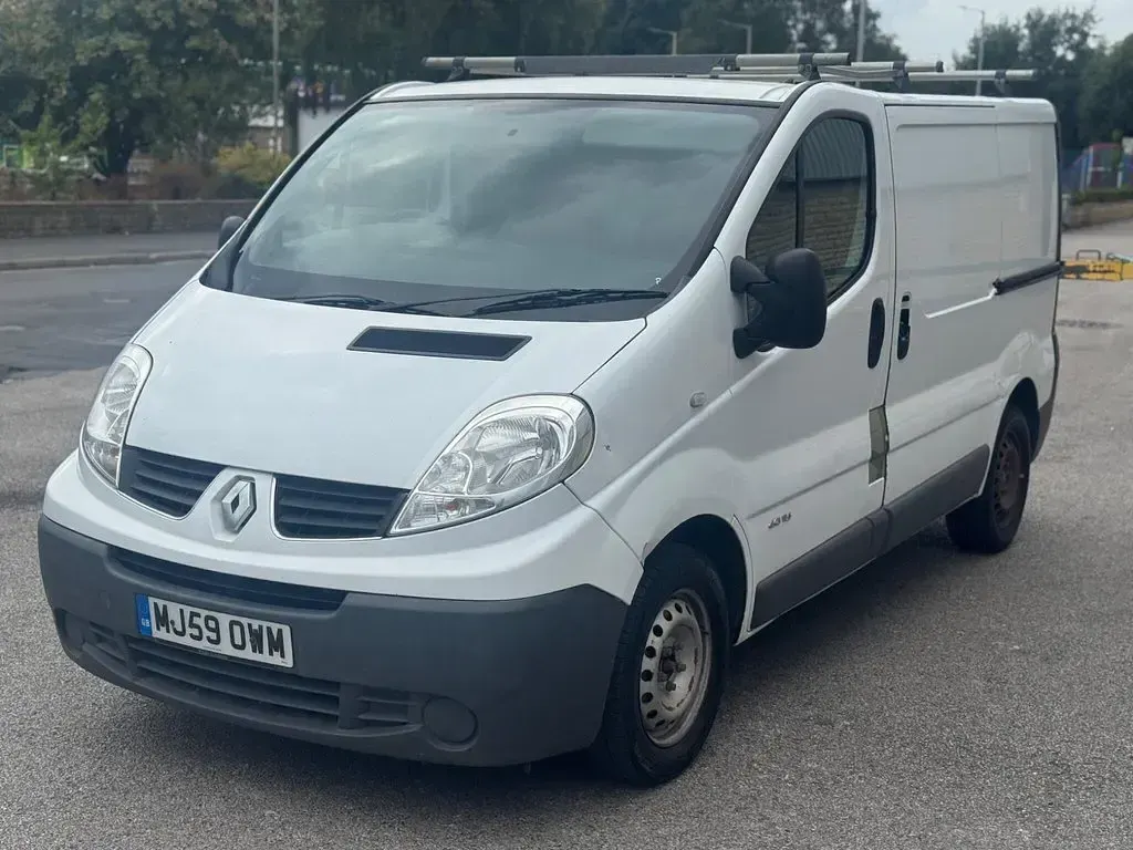 Used Renault Trafic 115 HP (84 kW) 2010 White MPV