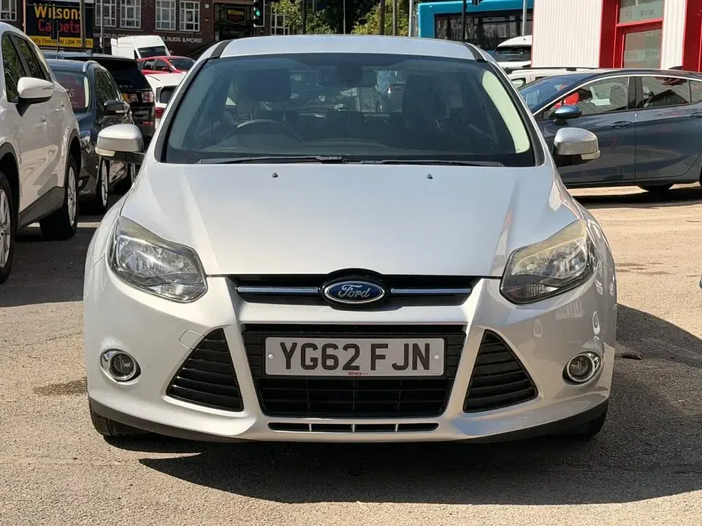 Used Ford Focus Titanium 105 HP (77 kW) 2012 Silver Hatchback