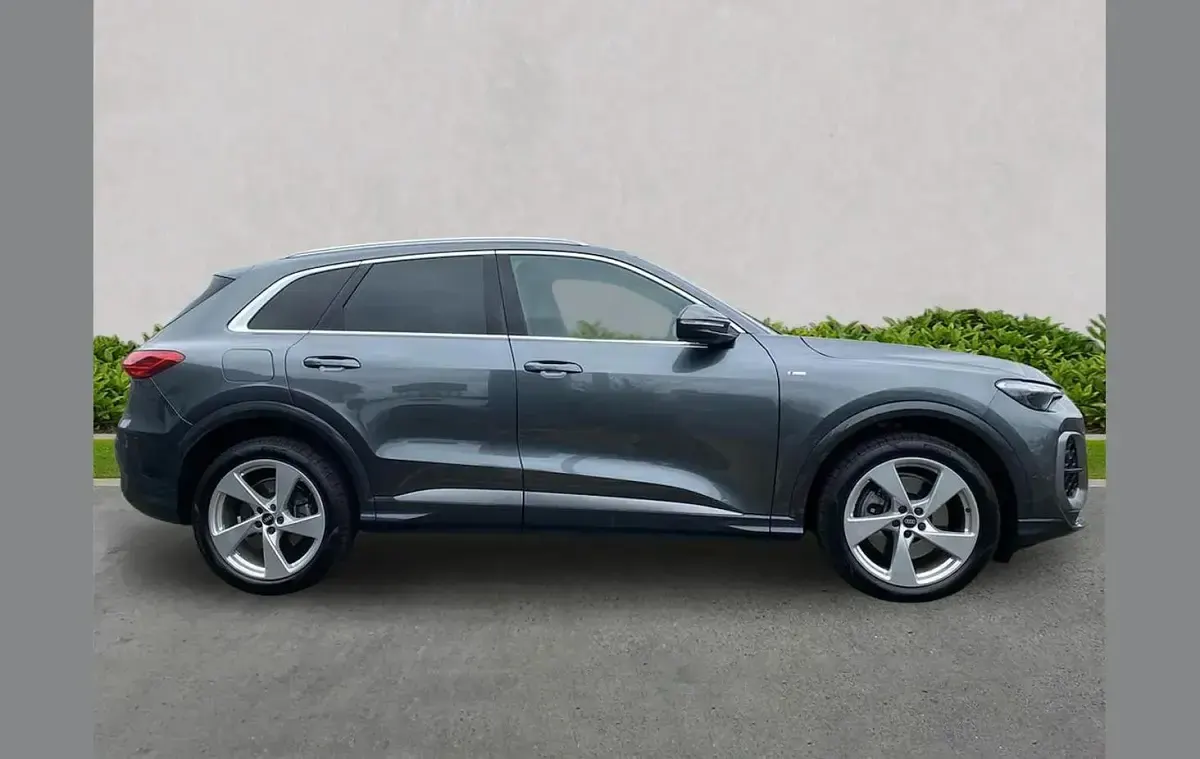 Used Audi Q5 S-Line 204 HP (150 kW) 2025 Grey SUV