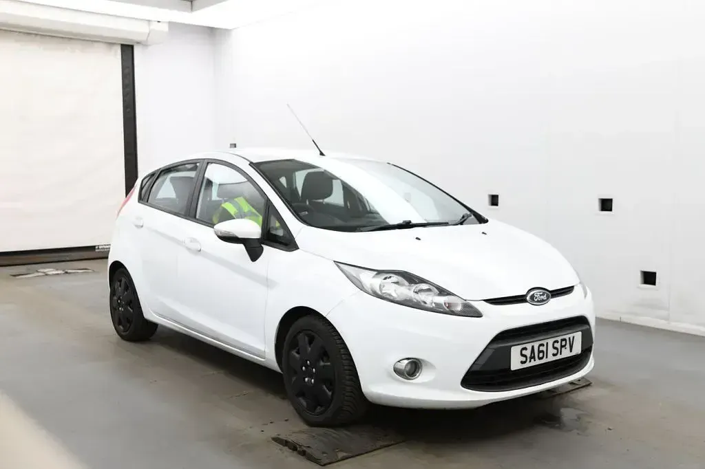 Used Ford Fiesta 82 HP (60 kW) 2011 White Hatchback