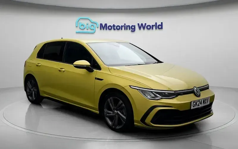 Used VW Golf VIII R-line 150 HP (110 kW) 2023 Yellow Hatchback