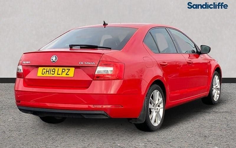 Used Skoda Octavia SE L 190 HP (139 kW) 2019 Red Hatchback