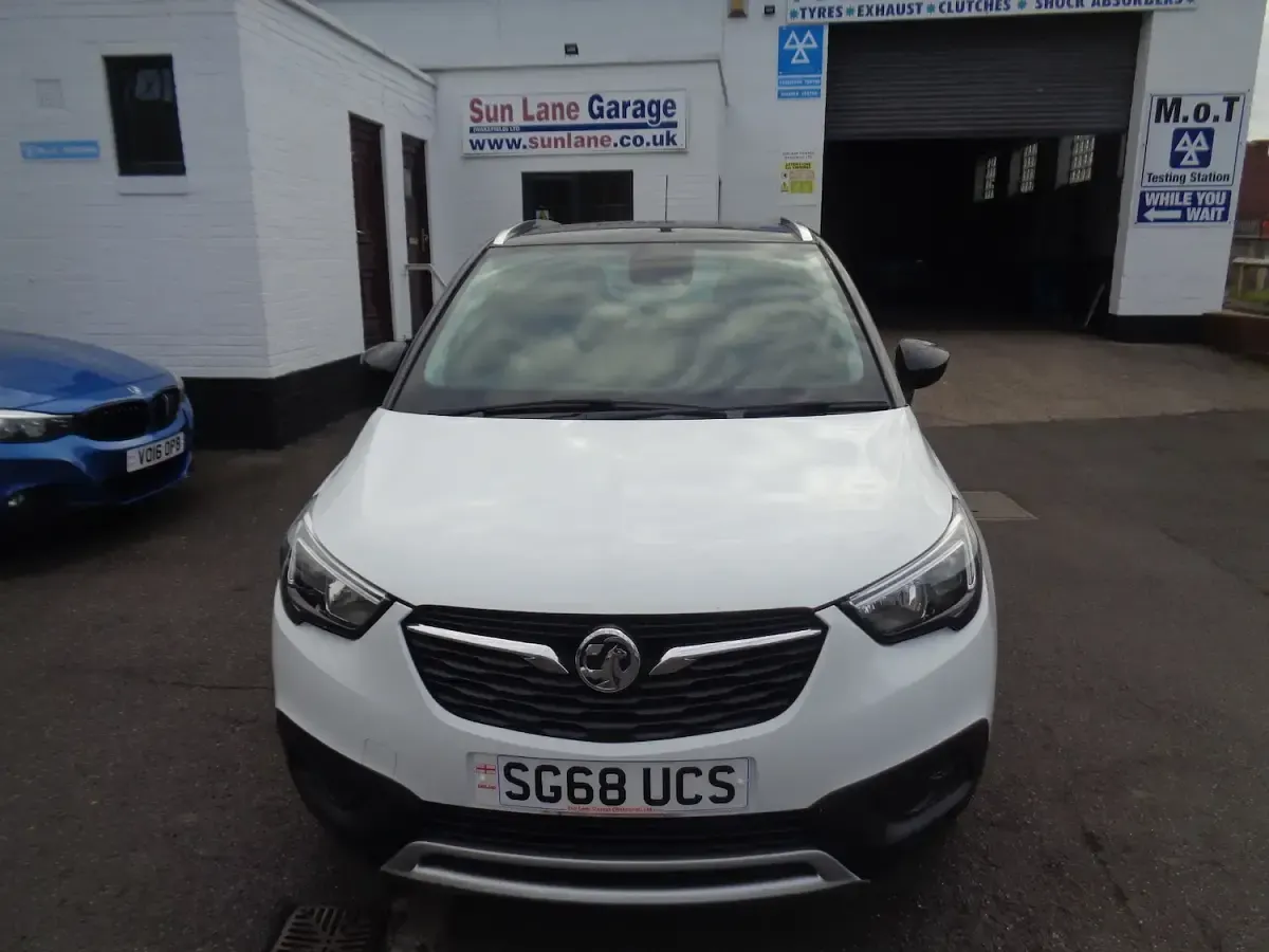 Used Vauxhall Crossland X Elite 130 HP (95 kW) 2018 White SUV