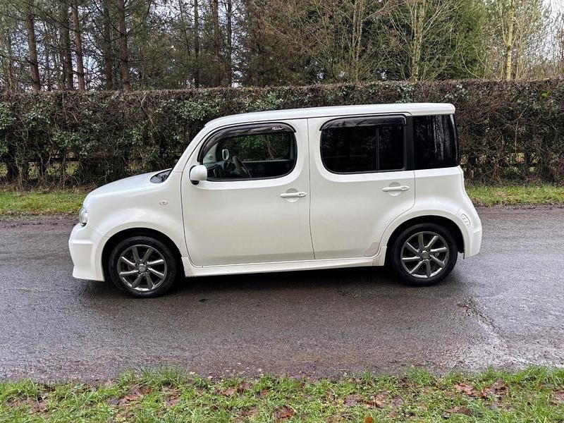 Used Nissan Cube 2015 White Hatchback