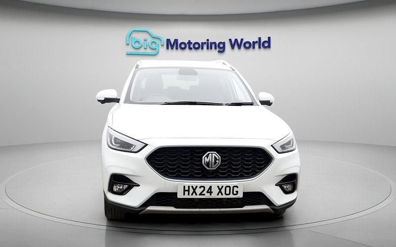 Used MG ZS Exclusive 111 HP (81 kW) 2024 White Hatchback