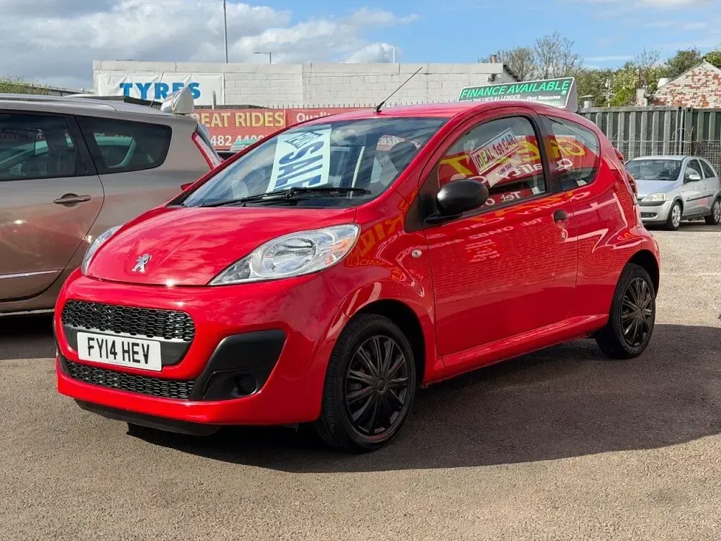 Used Peugeot 107 Access 68 HP (50 kW) 2014 Red Hatchback