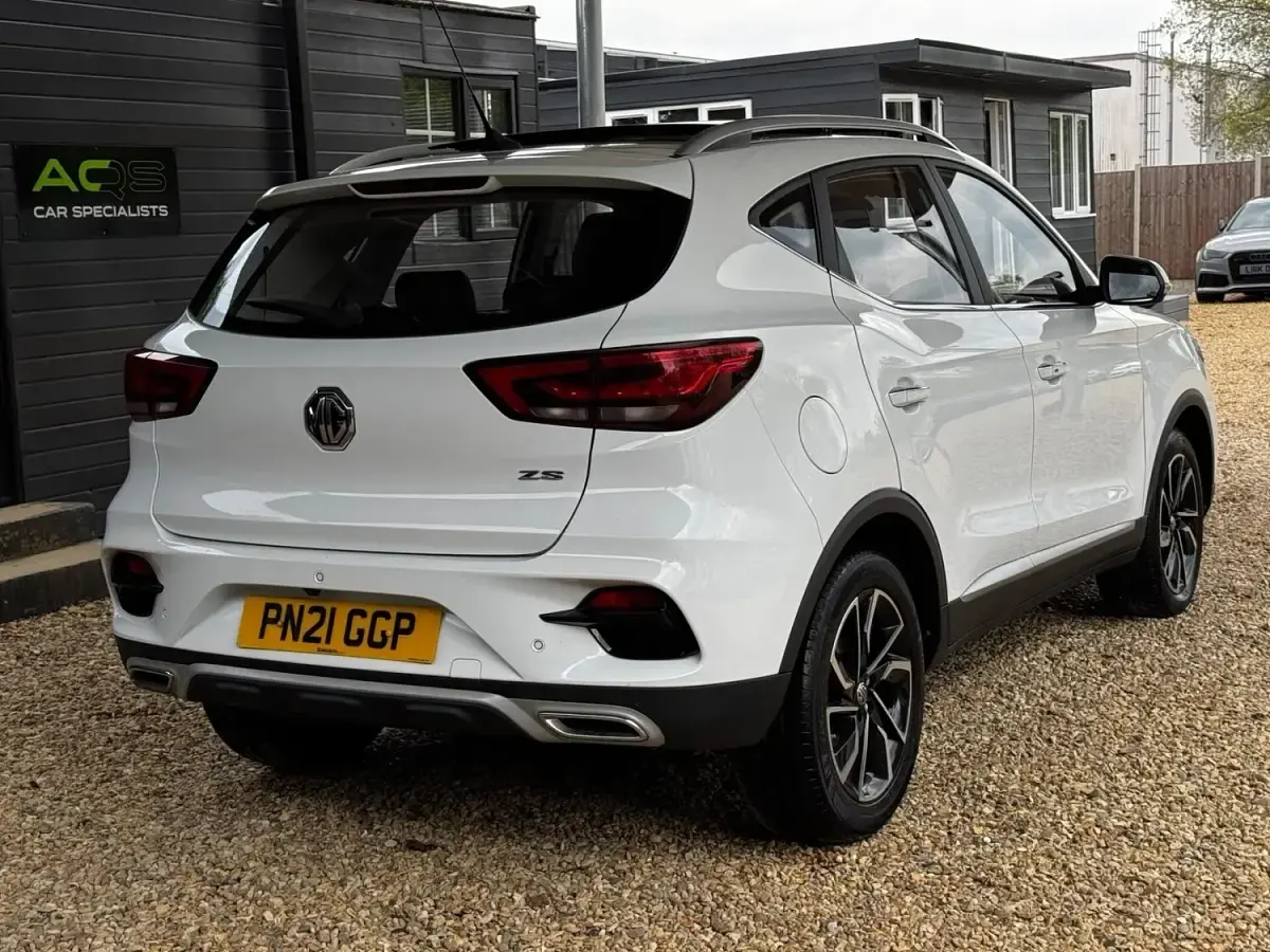 Usado MG ZS Exclusive 111 CV (81 kW) 2021 Blanco SUV