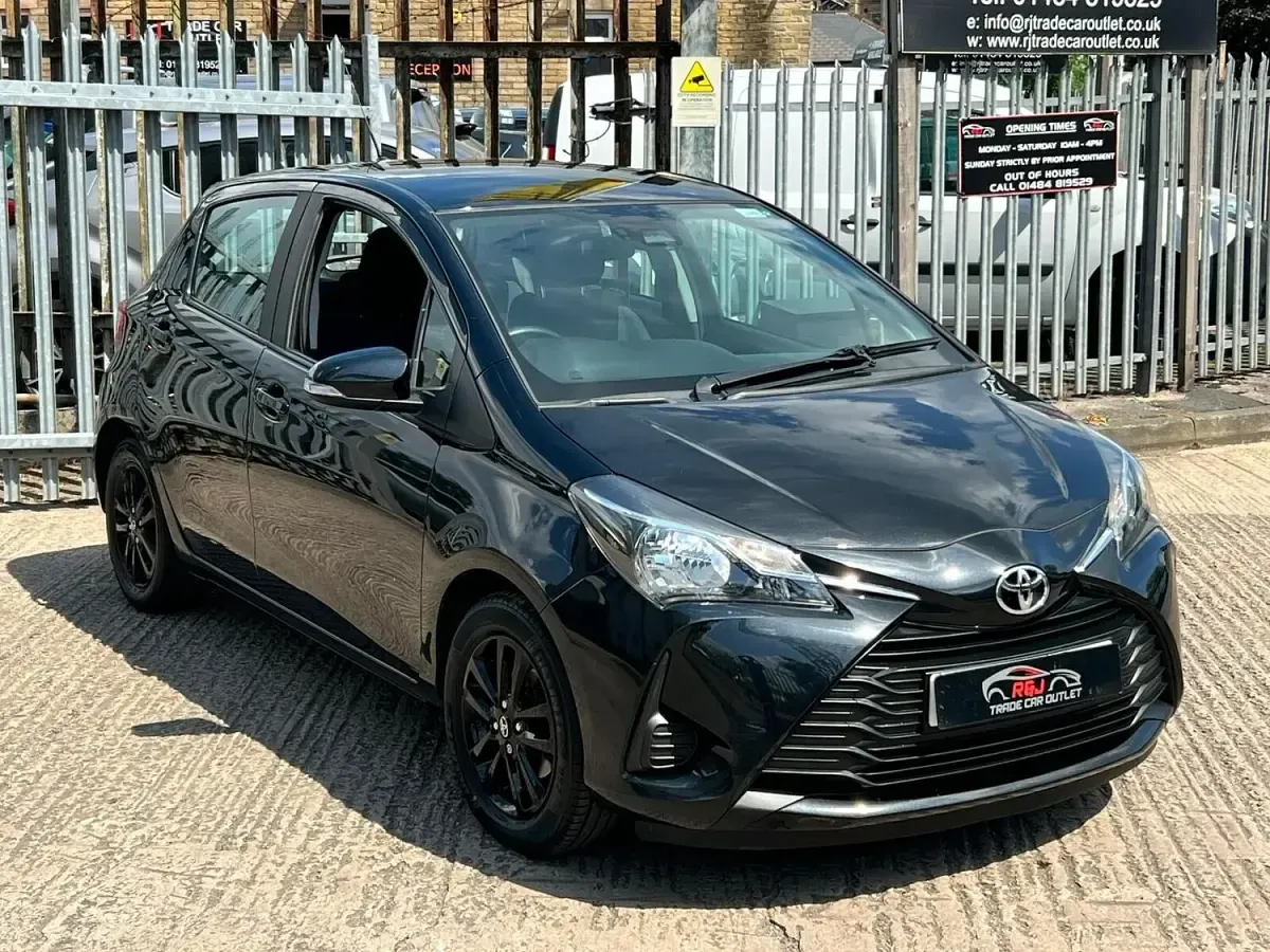 Used Toyota Yaris Active 107 HP (78 kW) 2019 Black Hatchback