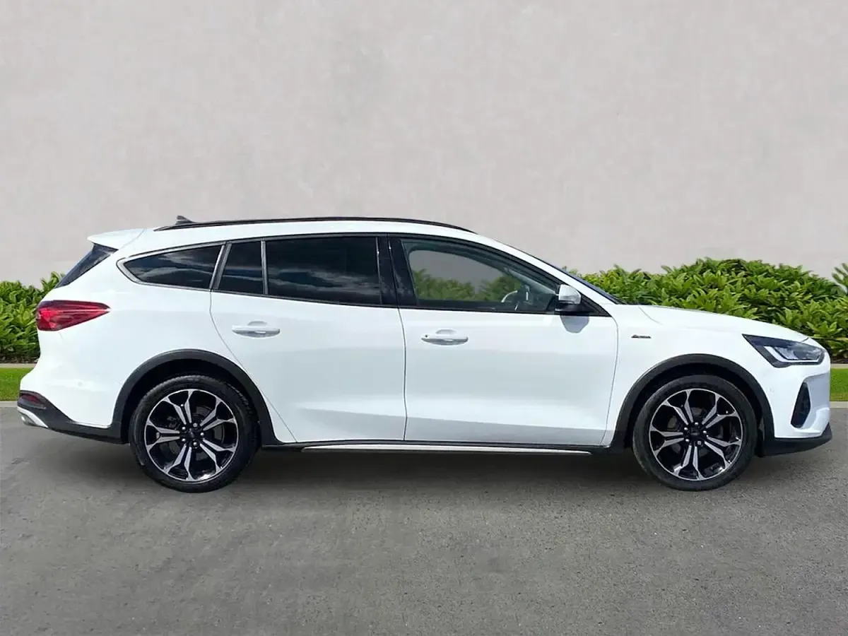 Used Ford Focus Active X 2023 White Estate