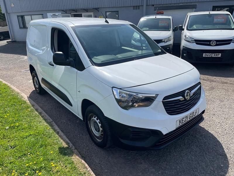 Begagnad Vauxhall Combo 75 HK (55 kW) 2021 Vit Minibuss
