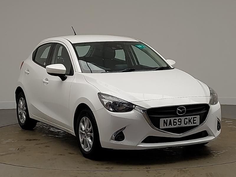 Used Mazda 2 90 HP (66 kW) 2019 White Hatchback