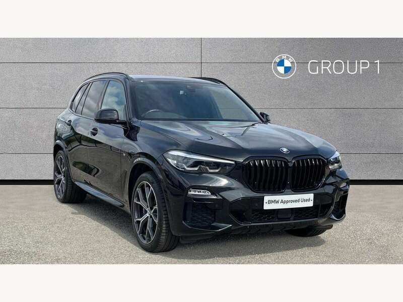 Black sapphire metallic paint Used 2021 BMW X5 M Sport SUV | £43,840 (Fair price) - Image 1/4