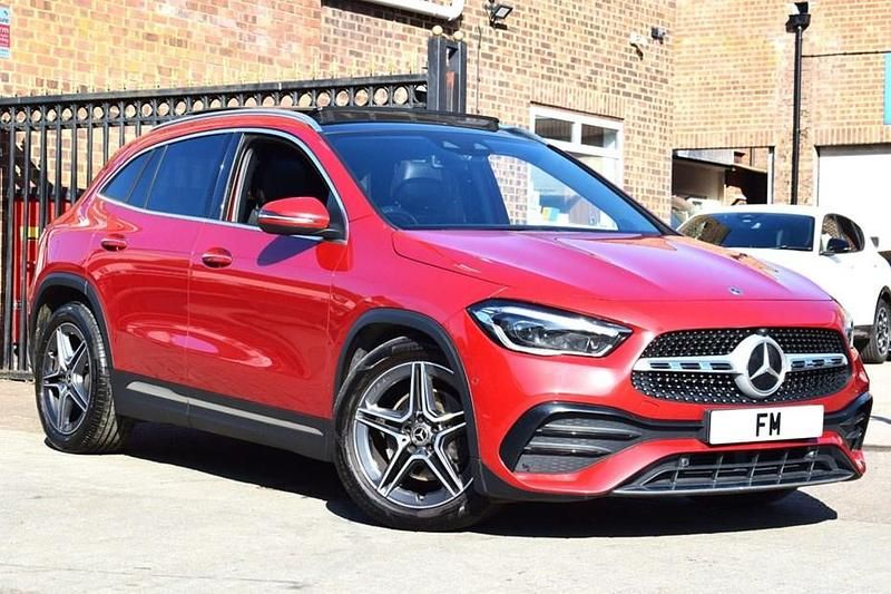Used Mercedes GLA180 AMG Line Premium Plus 136 HP (100 kW) 2021 Red SUV