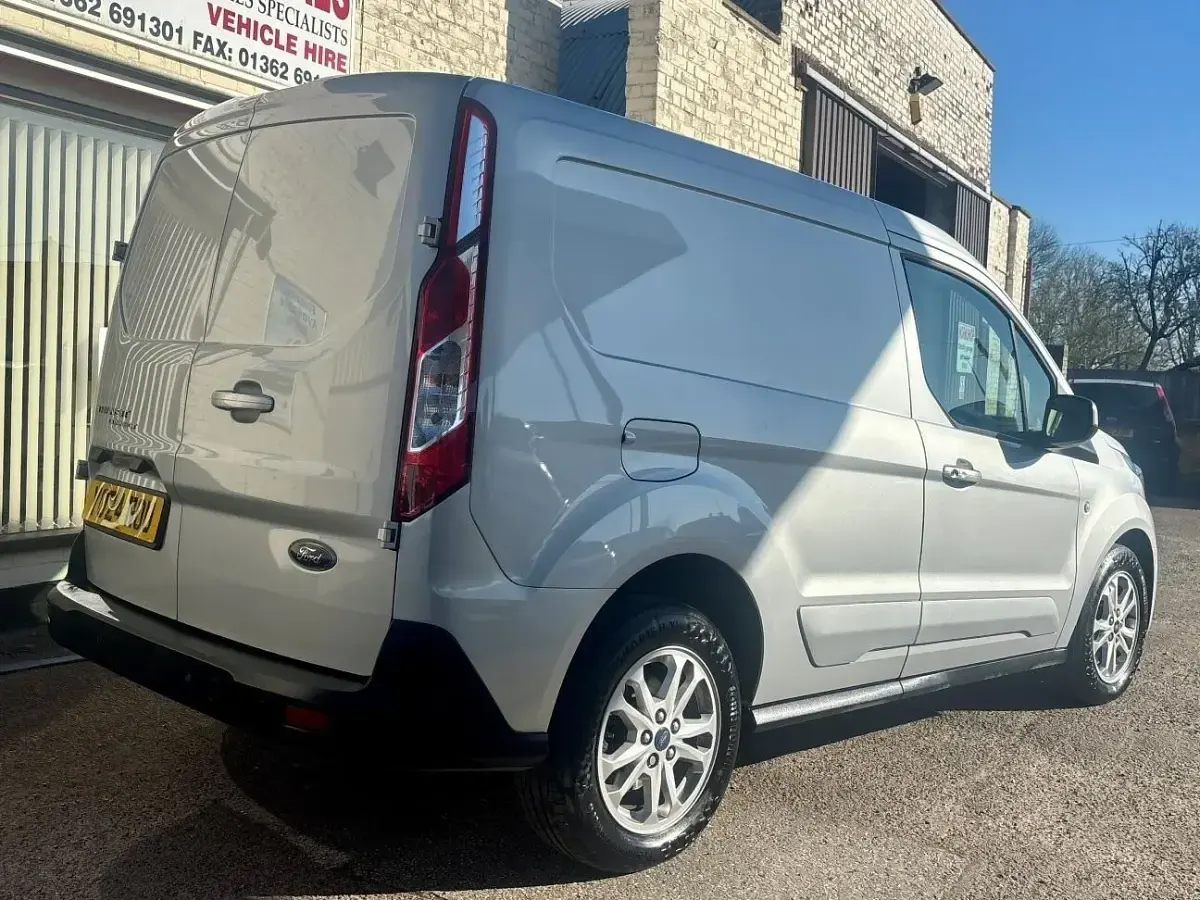 Käytetty Ford Transit Connect Limited 100 HP (73 kW) 2024 Hopea Tila-auto