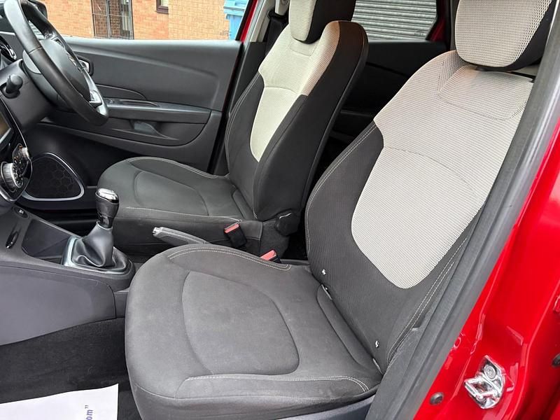 Used Renault Captur Iconic 90 HP (66 kW) 2019 Red SUV