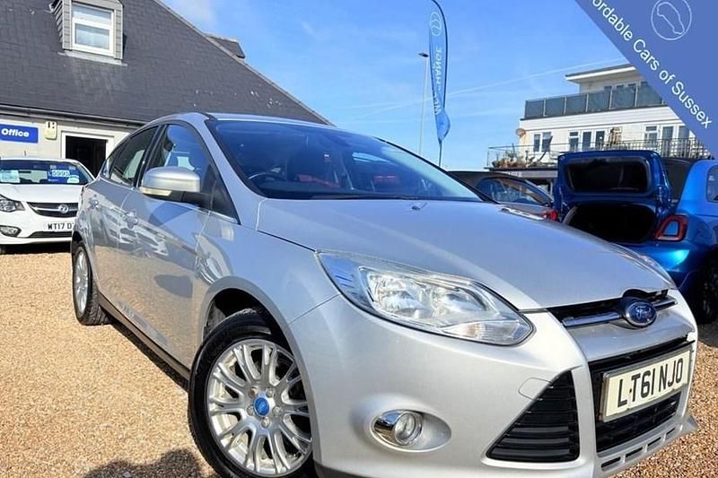 Used Ford Focus Titanium 125 HP (91 kW) 2011 Silver Hatchback
