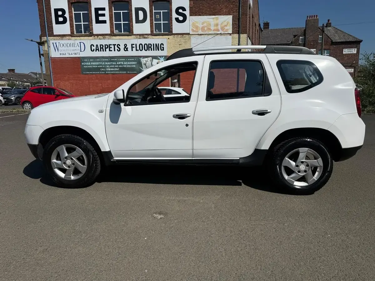 Used Dacia Duster Lauréate 110 HP (80 kW) 2014 White SUV