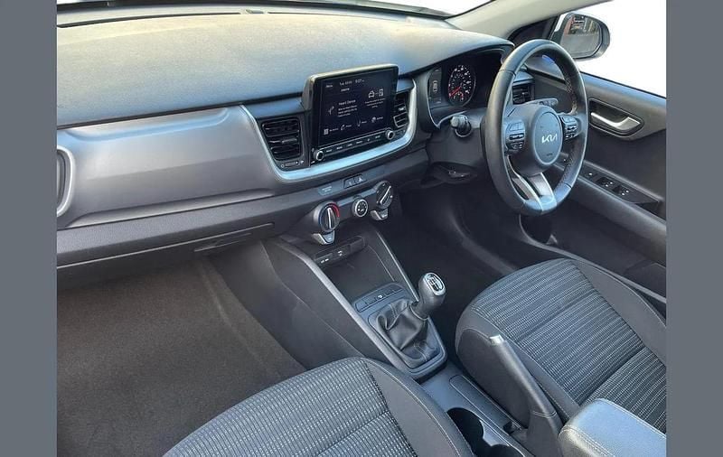 Used Kia Stonic 99 HP (72 kW) 2023 White SUV