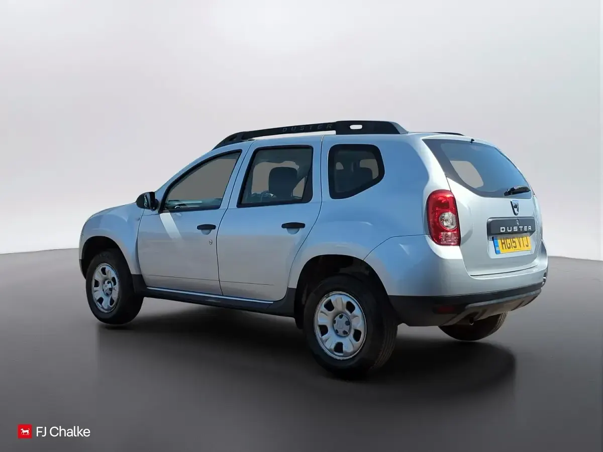 Usado Dacia Duster Ambiance 110 HP (80 kW) 2015 Prateado SUV
