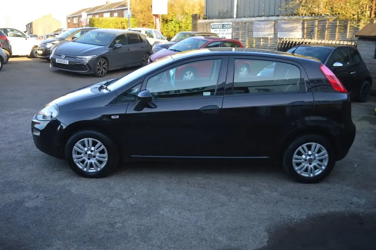 Used Fiat Punto Pop 69 HP (50 kW) 2016 Black Hatchback