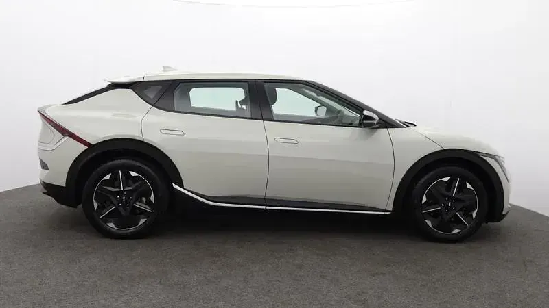 Used Kia EV6 Air 167 kW (228 HP) 2025 White SUV