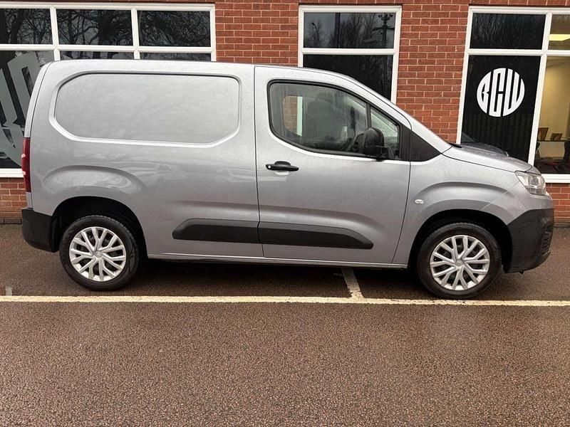 Used Citroën Berlingo 130 HP (95 kW) 2021 Grey MPV