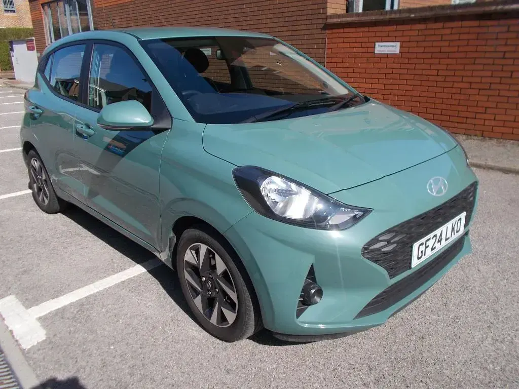 Used Hyundai i10 Advanced 84 HP (61 kW) 2024 Green Hatchback