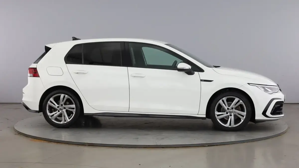 Używany VW Golf VII R-line 150 KM (110 kW) 2020 Biały Hatchback