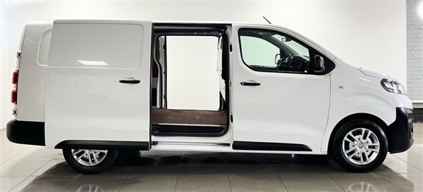 White Used 2021 Vauxhall Vivaro S Van | £10,500 (Fair price) - Image 1/1