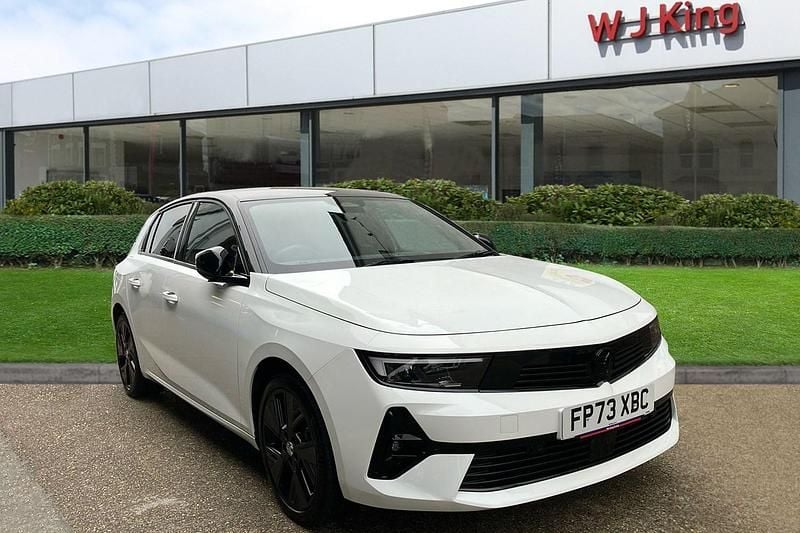 White Used 2024 Vauxhall Astra Hatchback | £18,795 (Super price) - Image 1/3
