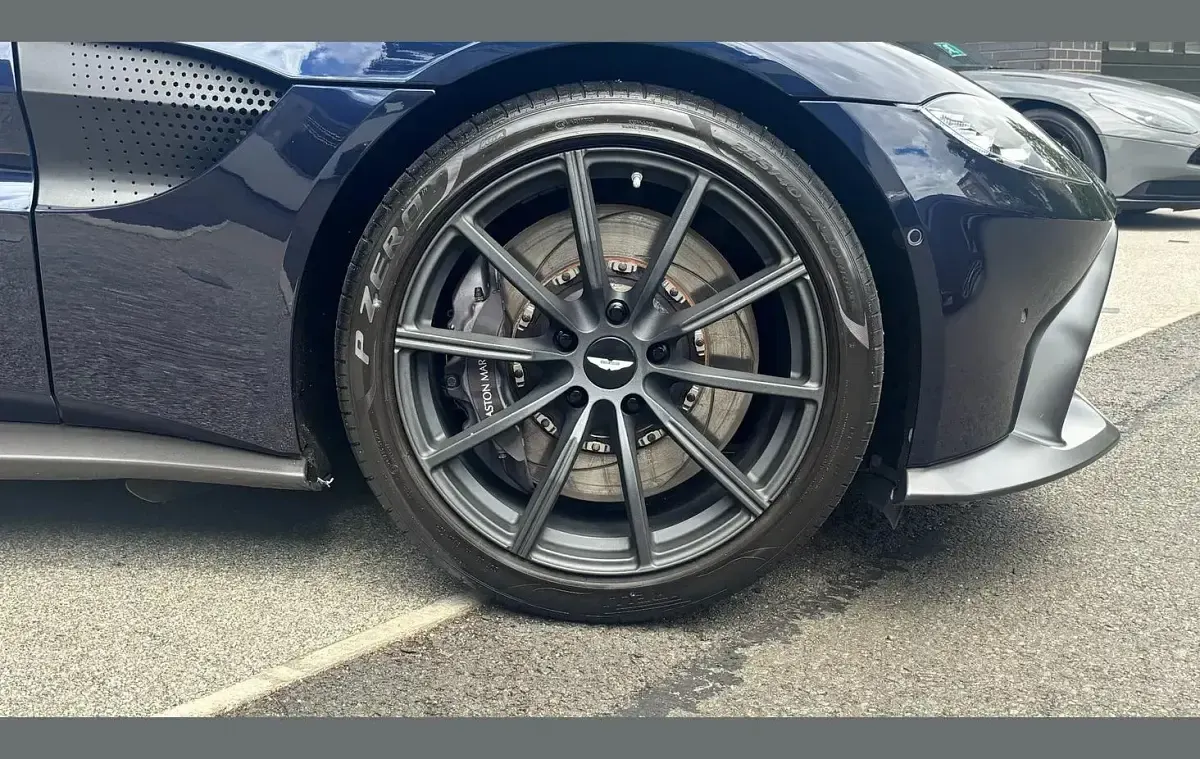Used Aston Martin Vantage 510 HP (375 kW) 2021 Blue Coupe