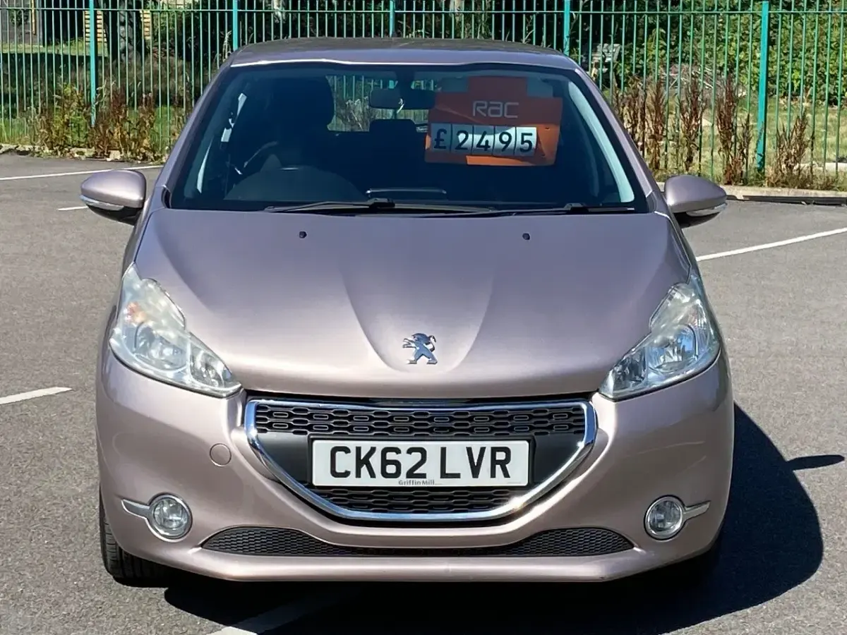 Used Peugeot 208 Active 82 HP (60 kW) 2012 Pink Hatchback