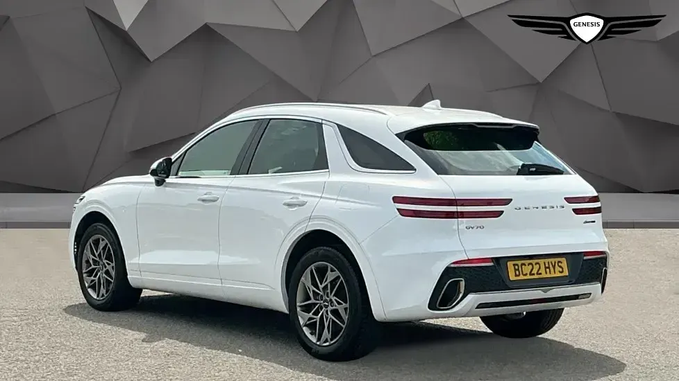 Used Genesis GV70 Premium 304 HP (223 kW) 2022 White SUV