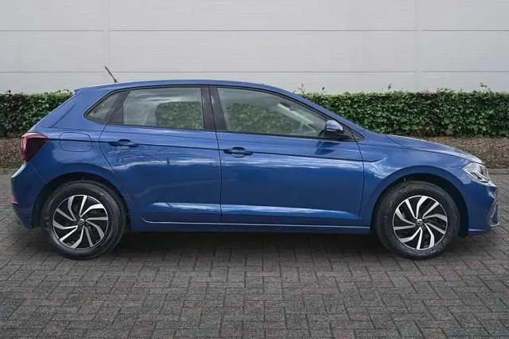 Used VW Polo Life 95 HP (69 kW) 2022 Blue Hatchback