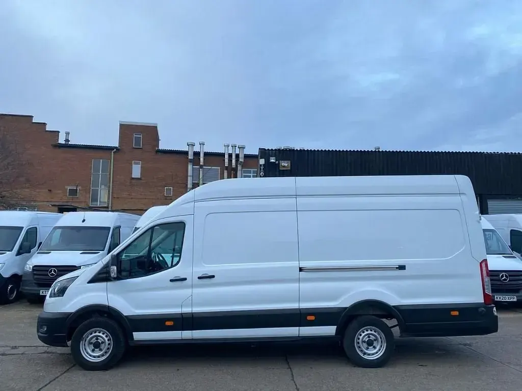 Second-hand Ford Transit 130 CP (95 kW) 2023 Alb