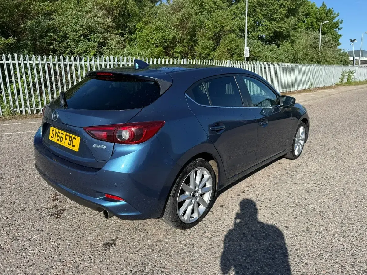 Used Mazda 3 Inclusive 120 HP (88 kW) 2018 Blue Hatchback