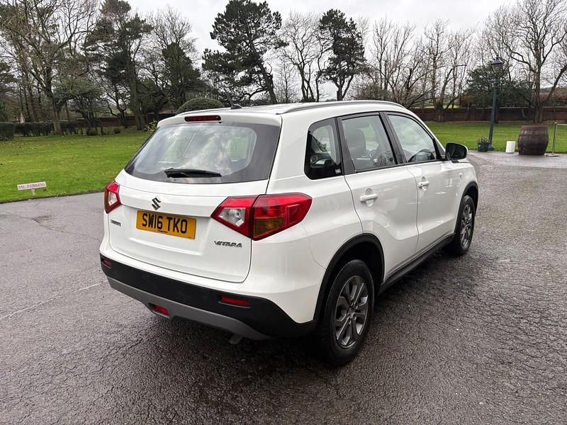 Used Suzuki Vitara SZ4 120 HP (88 kW) 2016 White Hatchback