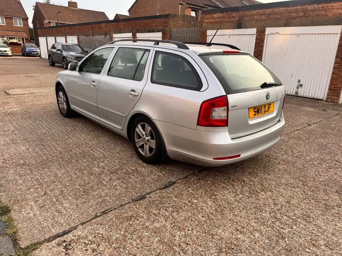 Used Skoda Octavia SE 102 HP (75 kW) 2011 Silver Estate