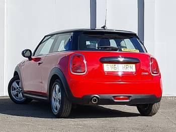 Usado Mini Cooper 136 CV (100 kW) 2018 Rojo Utilitario