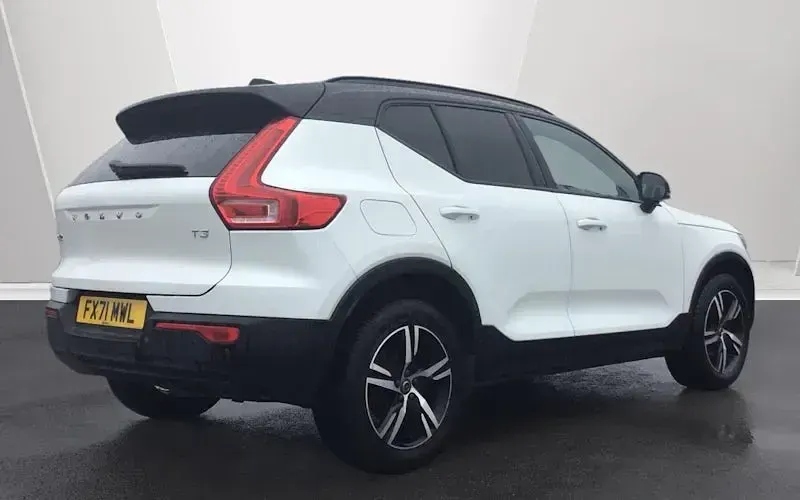 Used Volvo XC40 R-Design 163 HP (119 kW) 2021 White SUV