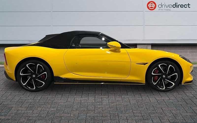 New MG Cyberster 375 kW (510 HP) 2025 Premium  inca yellow Cabriolet